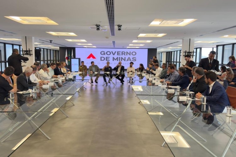 Nova Diretoria da AMM entrega demandas dos municípios em reunião com governador