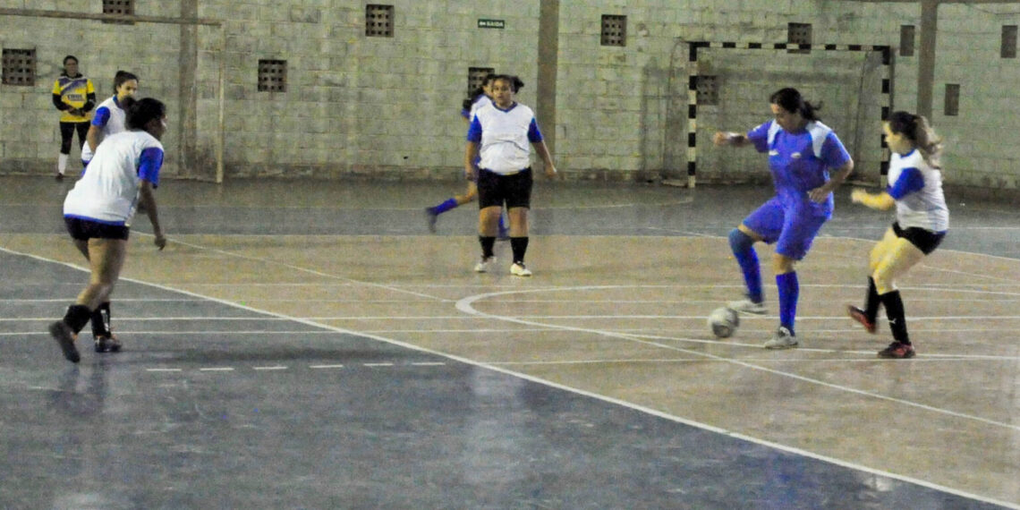 Oito equipes disputam a Taça Poços de Futsal Feminino em Poços de Caldas