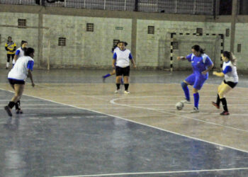 Oito equipes disputam a Taça Poços de Futsal Feminino em Poços de Caldas