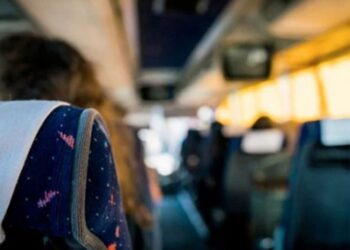 Mulher é presa após furtar dinheiro e celular dentro de ônibus de viagem