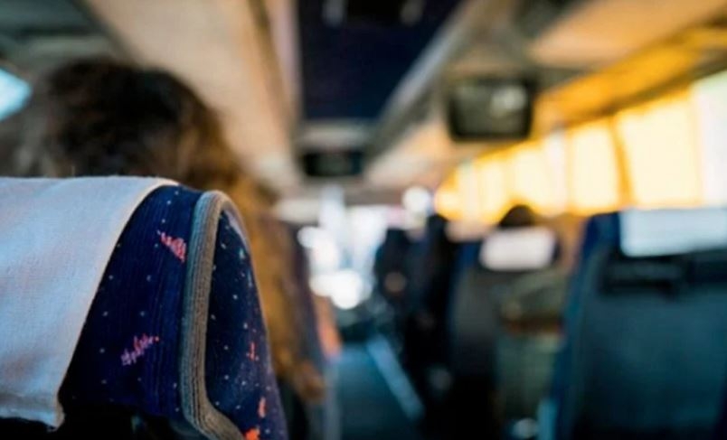 Mulher é presa após furtar dinheiro e celular dentro de ônibus de viagem