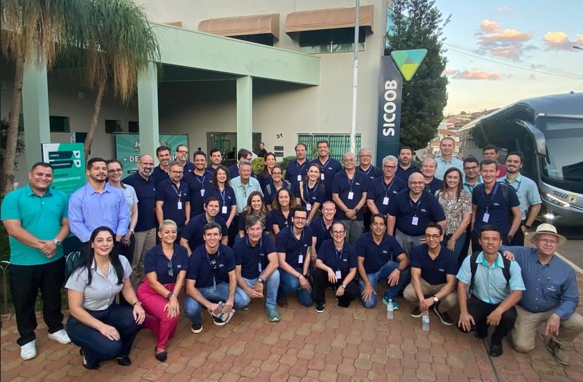 Sicoob Sarom recebe comitiva do Banco Central e entidades nacionais