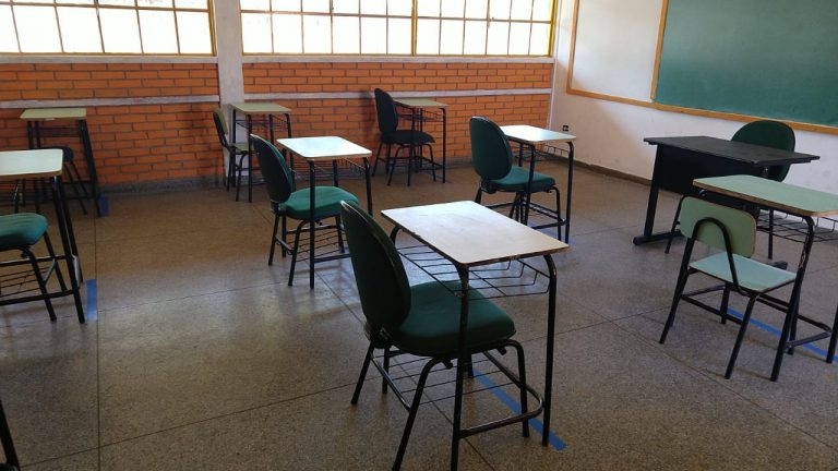 Sancionada lei que garante reintegração escolar para estudantes afastados por motivos de saúde, esportivos ou educacionais em Poços