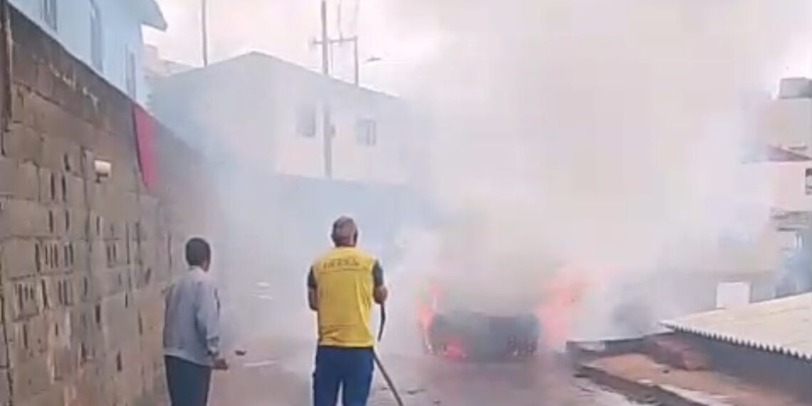 VÍDEO: Mulher coloca fogo no carro do marido após briga em Campestre