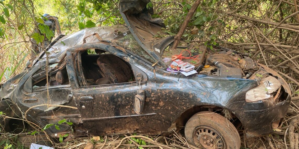 Ex-prefeito de Campestre sofre acidente após caminhão tombar e derramar óleo na MGC-267