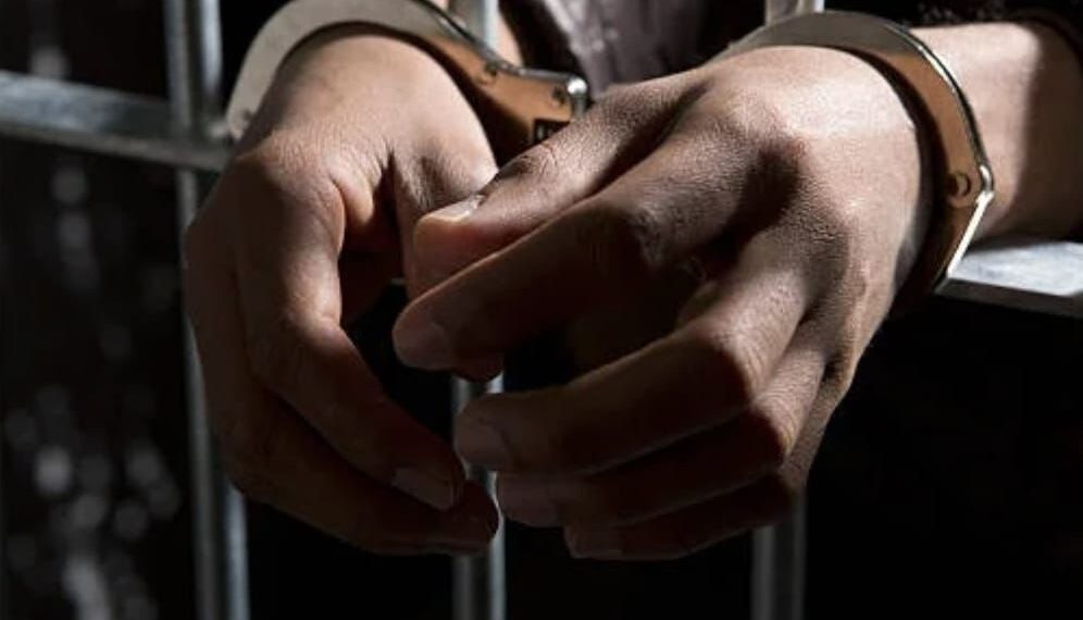 Homem é preso por agredir e ameaçar familiares em Poços de Caldas