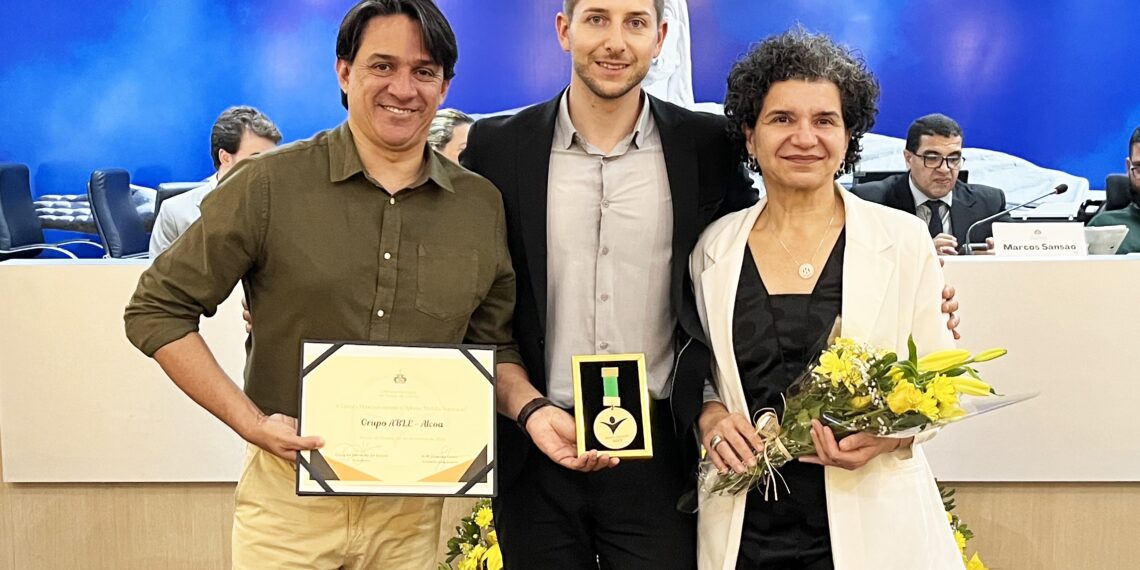 Grupo de Inclusão da Alcoa recebe Medalha Superação