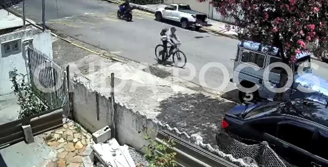 VÍDEO: ciclistas ficam feridos em acidentes distintos no mesmo local em Poços