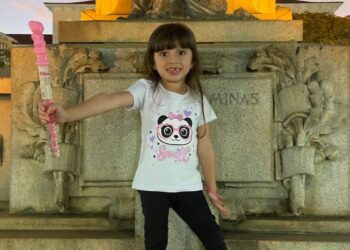 Garotinha de Poços precisa de ajuda para fazer exame em Recife e obter diagnóstico de doença raríssima