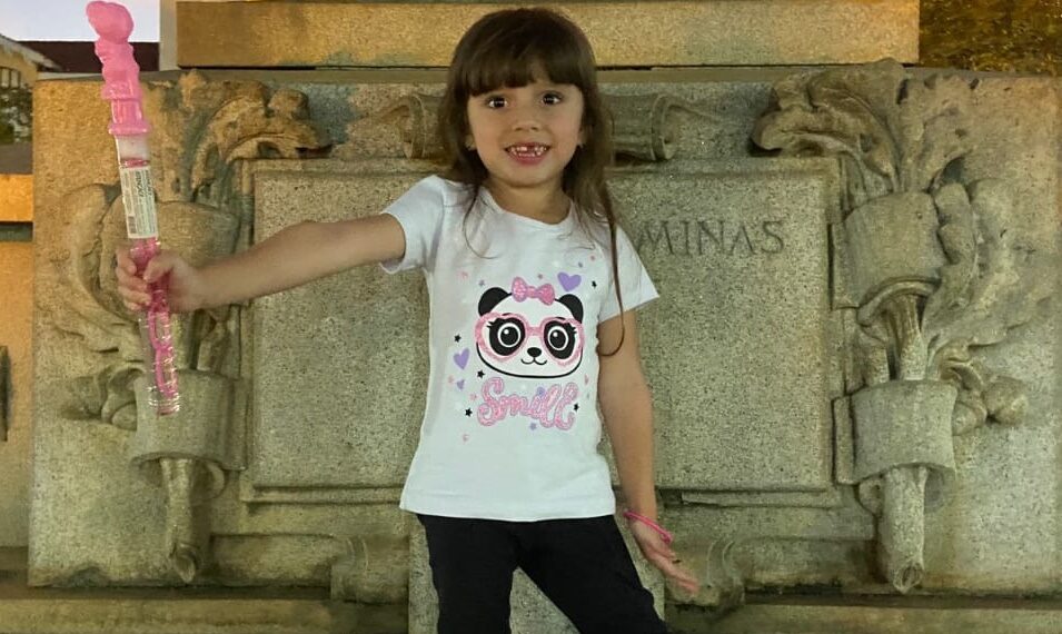 Garotinha de Poços precisa de ajuda para fazer exame em Recife e obter diagnóstico de doença raríssima