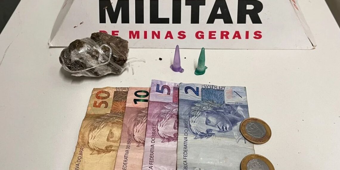 Casal é preso por tráfico de drogas na Praça dos Macacos, em Poços