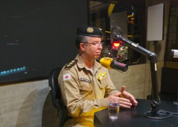 Coronel Trajano fala sobre reincidência criminal, ligações no 190, novo presídio e outros assuntos no Poços em Foco