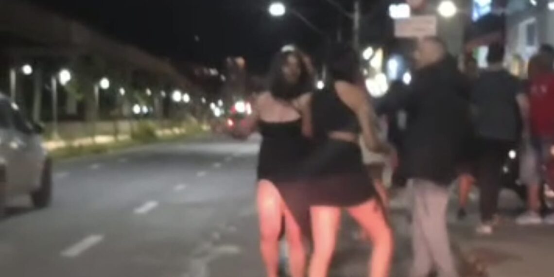 PANCADARIA: Vídeo mostra mulheres se espancando após saírem de evento em casa noturna de Poços