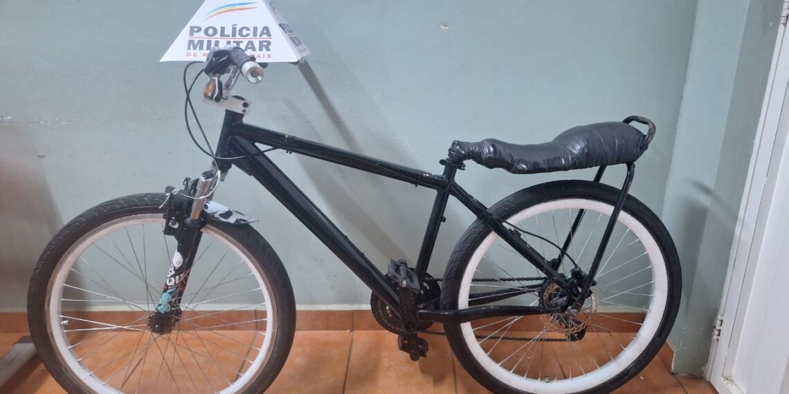 Homem é preso após ameaçar ex-companheira e furtar bicicleta do filho dela em Poços