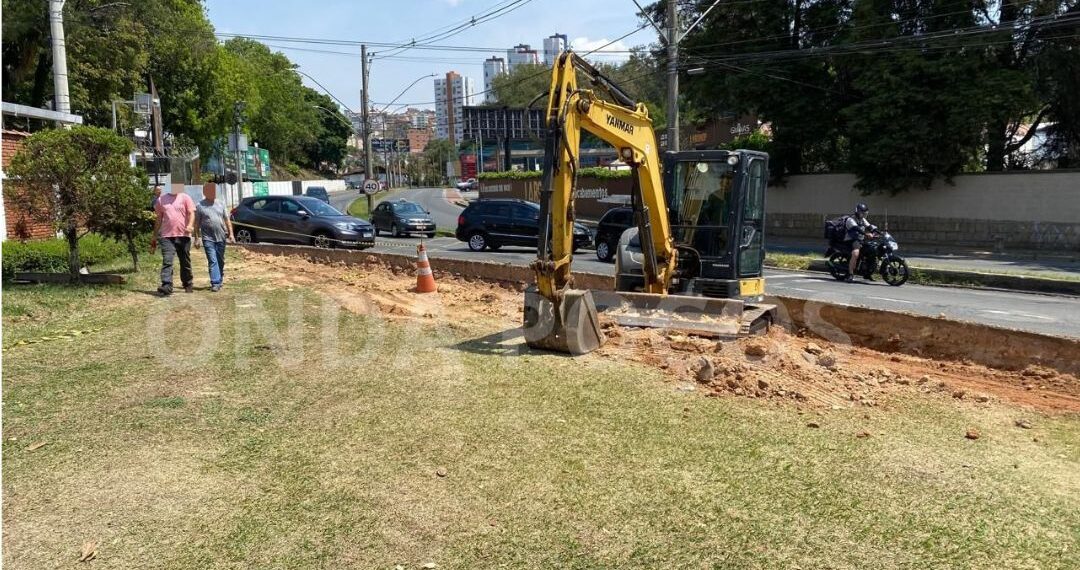 Prefeitura de Poços inicia ampliação de via próxima ao Colégio Cepoc