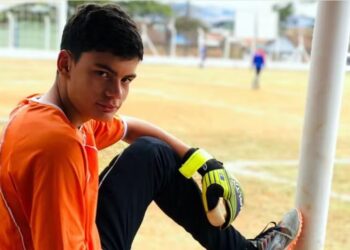 Adolescente que morreu enquanto jogava futebol é sepultado no Sul de Minas