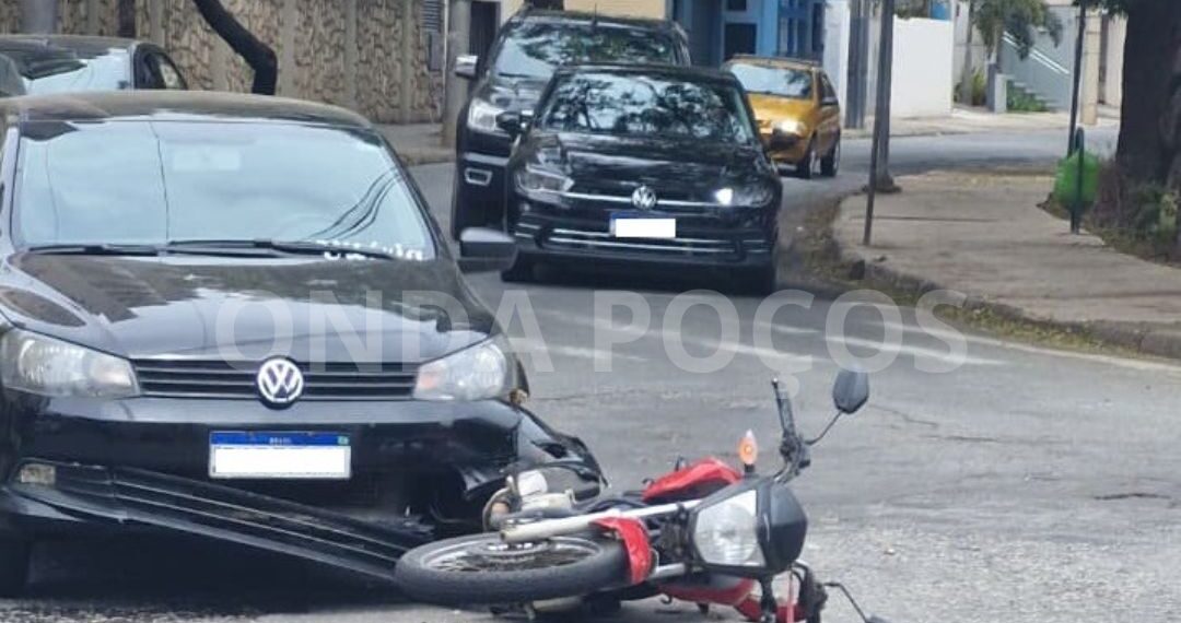 Após novo acidente, comerciantes pedem mais segurança em cruzamento no Centro de Poços