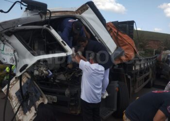 Grave acidente deixa caminhoneiro ferido na MGC-267