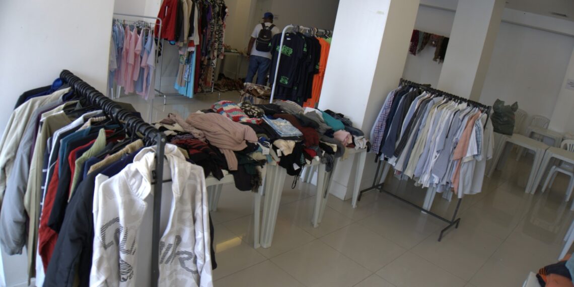 Com eletrônicos, roupas e acessórios, ADEFIP fará novo bazar em Poços de Caldas