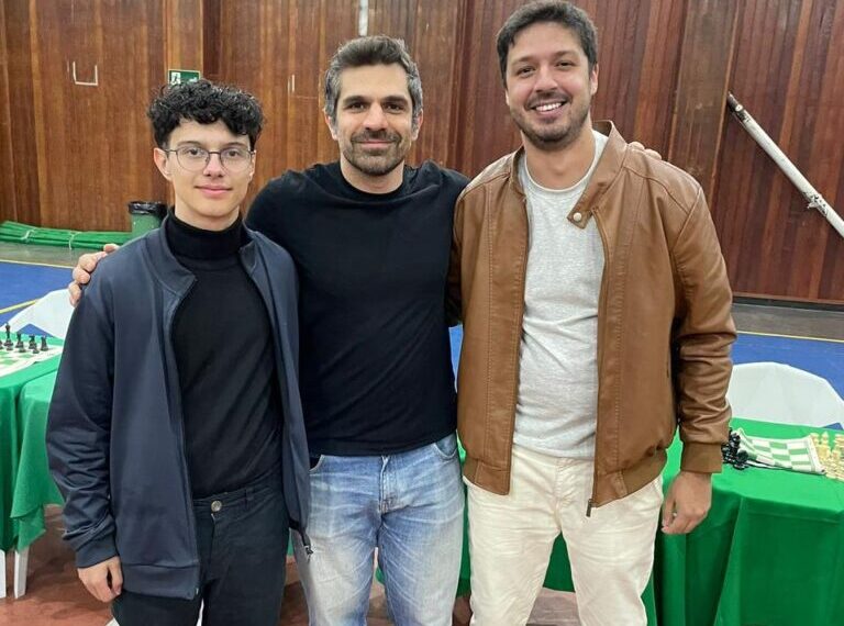 Alunos de Poços conquistam medalha de ouro em torneio regional dos Jogos dos Institutos Federais