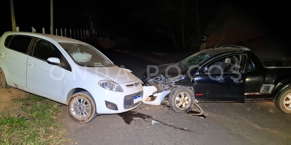Três pessoas ficam feridas em acidente de trânsito em Bandeira do Sul