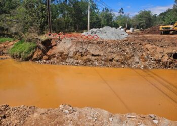 Ponte da Avenida Celanese passa por reconstrução em Poços de Caldas
