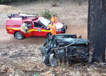 Mãe e filho de 7 meses morrem e outras quatro pessoas ficam feridas em acidente