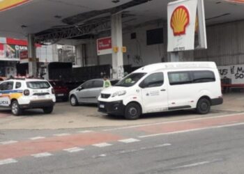 Posto de combustíveis abandonado na avenida João Pinheiro, em Poços, recebe intervenção conjunta