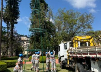Poços de Caldas investe R$ 420 mil no Natal Poços de Luz 2025