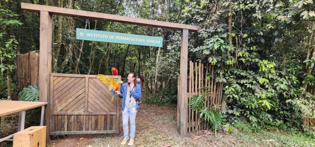 Arara de Poços é destaque no filme nacional “Perrengue Fashion”, estrelado por Ingrid Guimarães