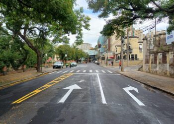 Demutran altera sinalização da Rua Junqueiras após novo asfaltamento em Poços