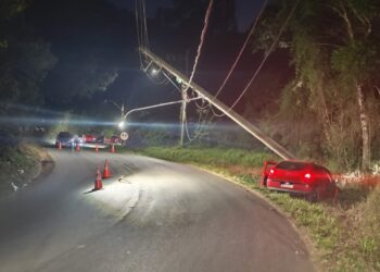 Condutor fica ferido após colisão com poste na AMG-1545 em Poços de Caldas