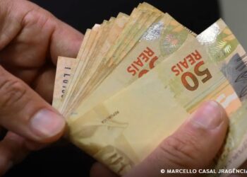 Lote extra de R$ 1,5 bi do abono salarial será pago nesta quarta-feira; veja quem tem direito