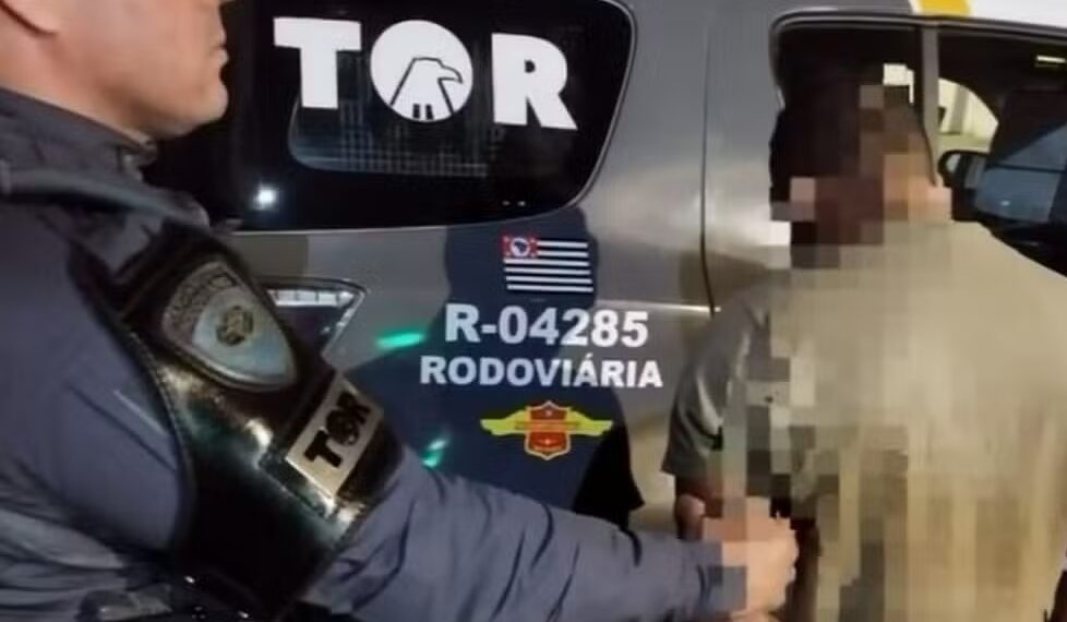 Adolescente de 17 anos é sequestrada e mantida em cárcere por 4h em Poços; dois suspeitos são presos