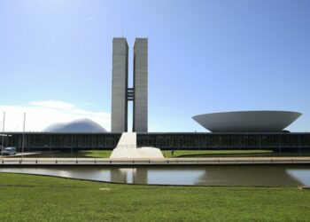 Rogério Silveira destaca força de Luís Eduardo Falcão durante Marcha dos Vereadores de Minas em Brasília