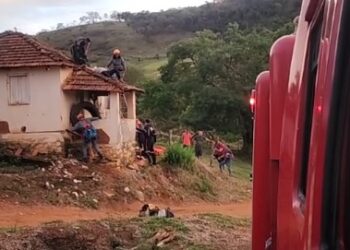 Piloto de paraglider de Poços de Caldas cai sobre telhado de casa em zona rural de Divinolândia