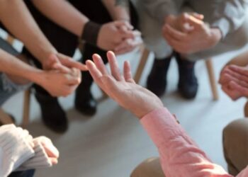 Psicólogas são contratadas para apoiar saúde mental nas escolas municipais de Poços