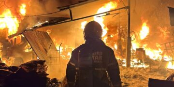 Incêndio em galpão destrói depósito de reciclagem na região