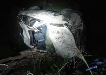 Homem morre e duas mulheres ficam feridas após capotamento na MG-456