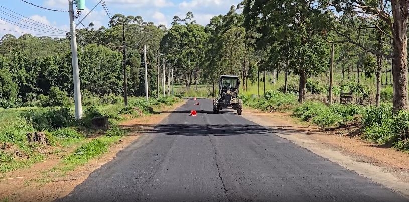 Depois de quase um ano parada, Avenida Celanese passa por micro pavimentação para reabrir ponte