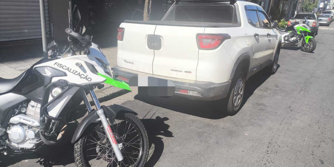 Demutran, através do centro de monitoramento, prende indivíduo procurado pela justiça em Poços