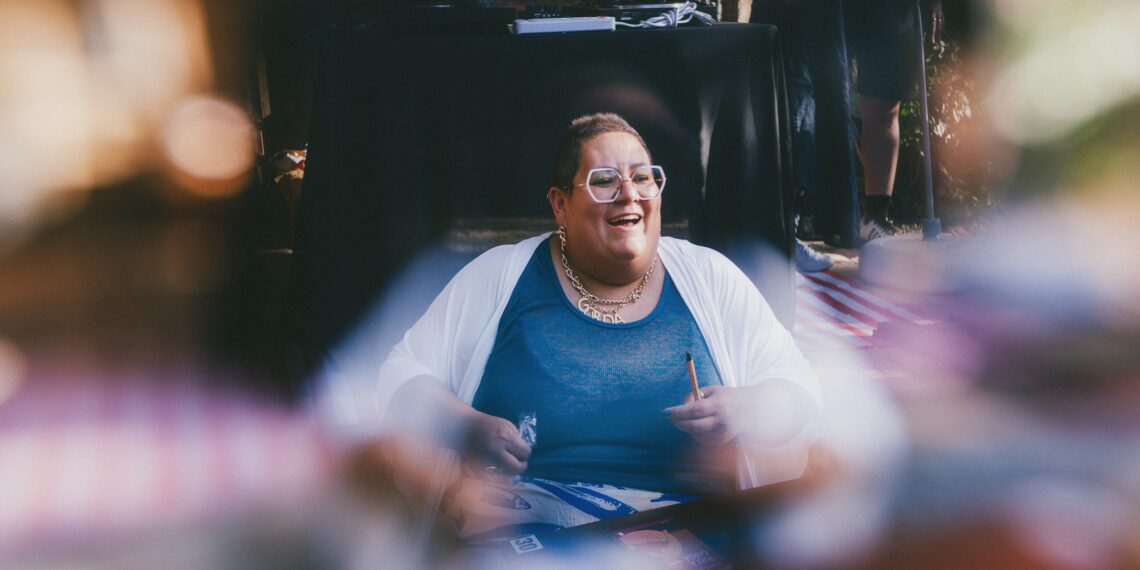 Jéssica Balbino, autora de Poços de Caldas, leva a autoficção radical de Porca Gorda para Salvador e São Paulo