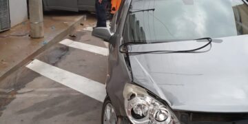 Acidente entre dois veículos deixa uma pessoa ferida na região