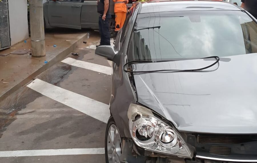 Acidente entre dois veículos deixa uma pessoa ferida na região