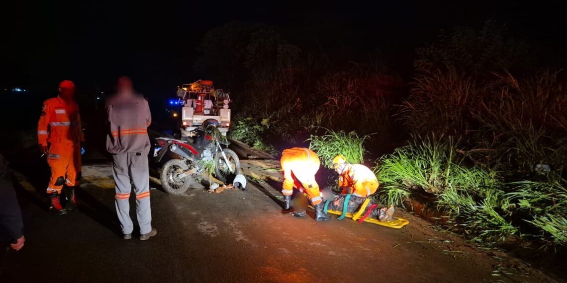 Duas pessoas ficam feridas em acidente de moto na MGC-491