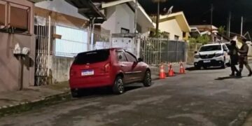 Mulher é internada em estado grave após ser baleada na cabeça por ex-companheiro que estava de “saidinha” da cadeia