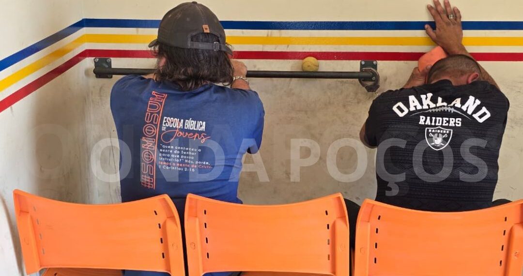 PM prende homens com cédulas falsas na rodoviária de Poços de Caldas