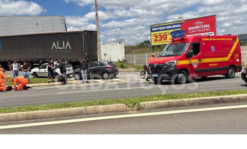 Mulher fica ferida em acidente após pneu de moto estourar em Poços de Caldas