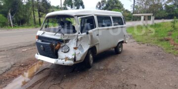 Durante forte chuva, árvore cai e causa acidente com feridos em Bandeira do Sul