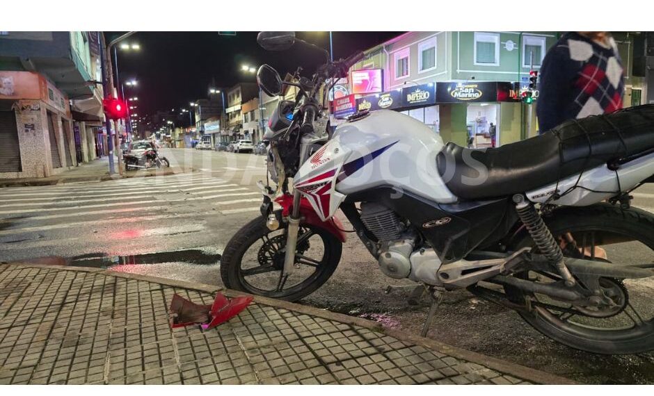 Motociclista fica ferido após acidente entre moto e van no centro de Poços de Caldas